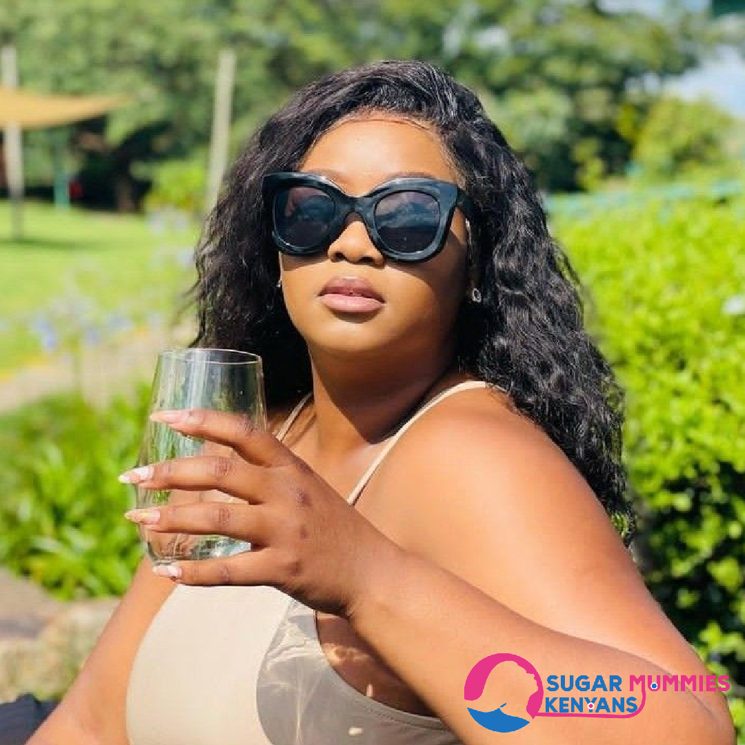 Rich Sugar Mommy Looking for a Young Man to Have a Serious Relationship with.